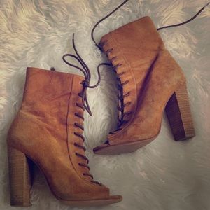 Lace up boot 5 inch heel